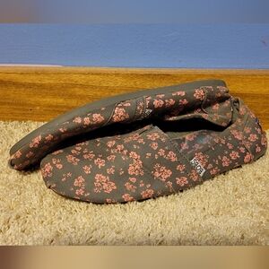 Bob's memoryfoam slip-ons very worn but still plenty of comfort